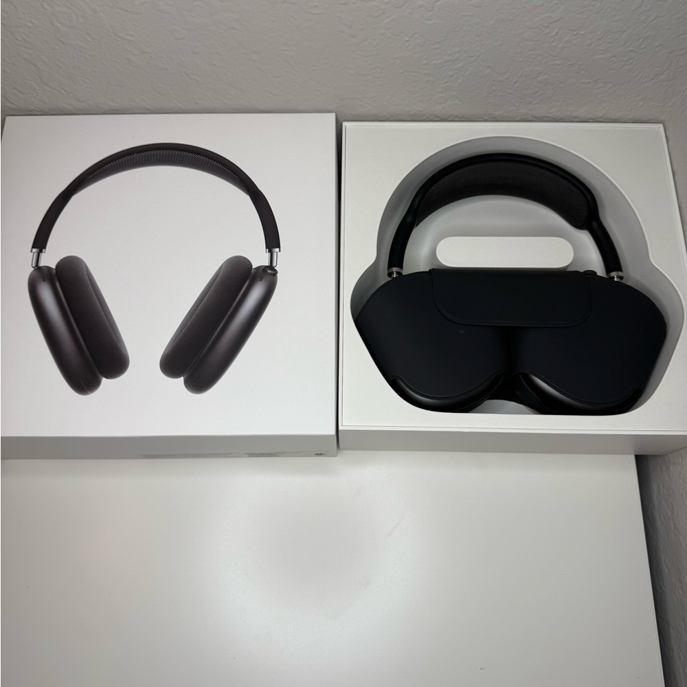 Apple Space Gray AirPods Max